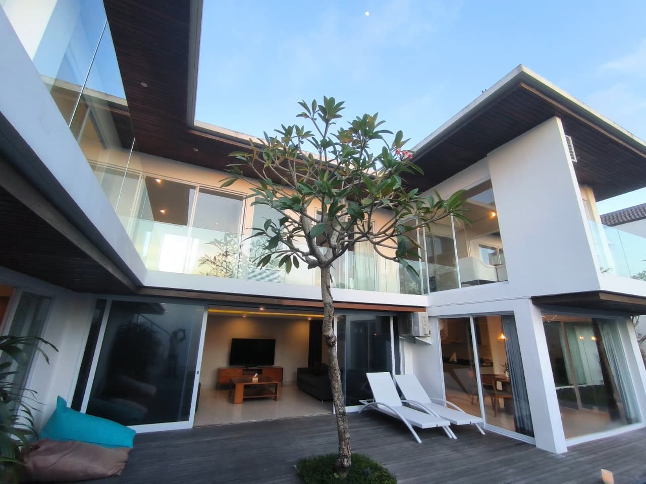 VILLA TERBESAR DI KOMPLEKS VILLA KOMERSIAL – UNGASAN