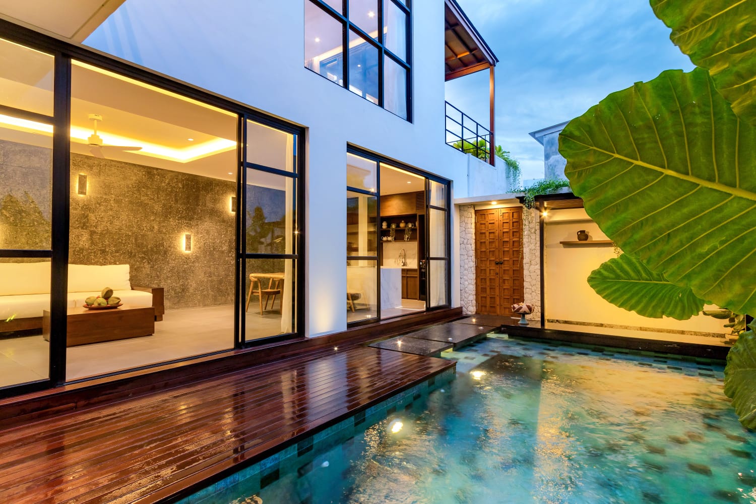 VILLA MODERN TROPICAL 5 MENIT KE PANTAI BATU BOLONG - CANGGU