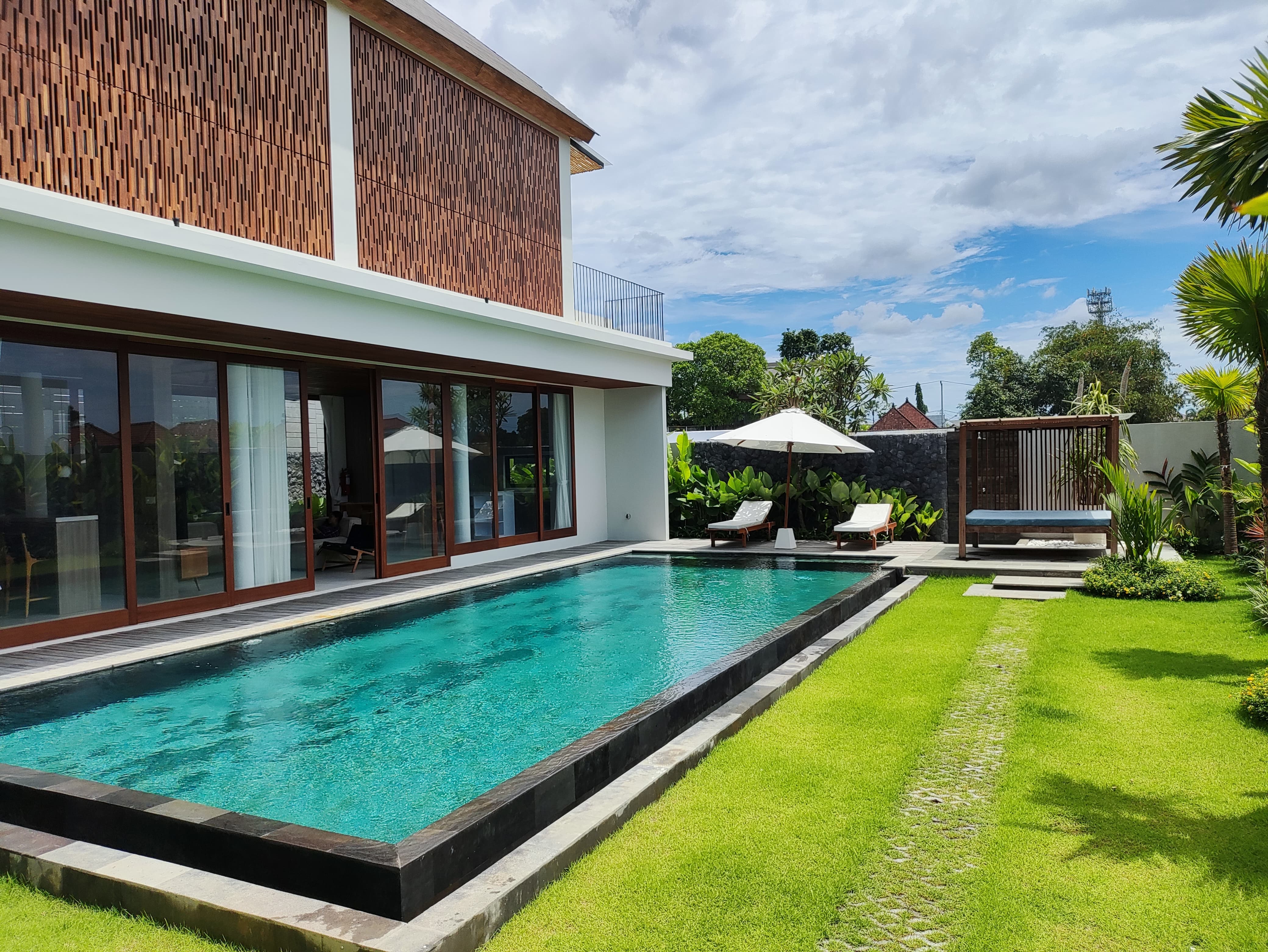 VILLA MEWAH DI PERERENAN