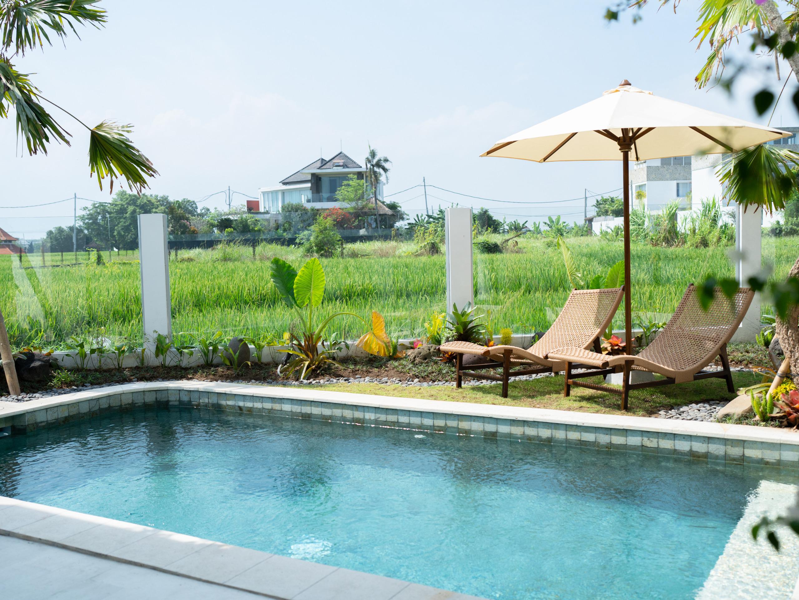 VILLA TROPICAL MINIMALIST 100 METER DARI PANTAI - CEMAGI