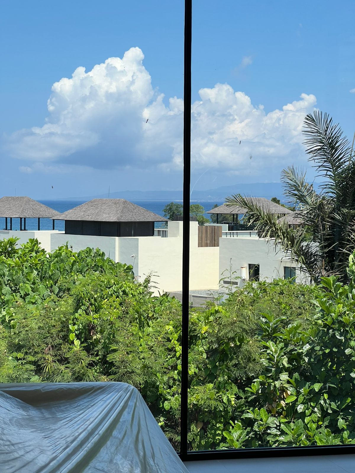 VILLA MODERN DENGAN PANDANGAN LAUT DI KETEWEL - GIANYAR