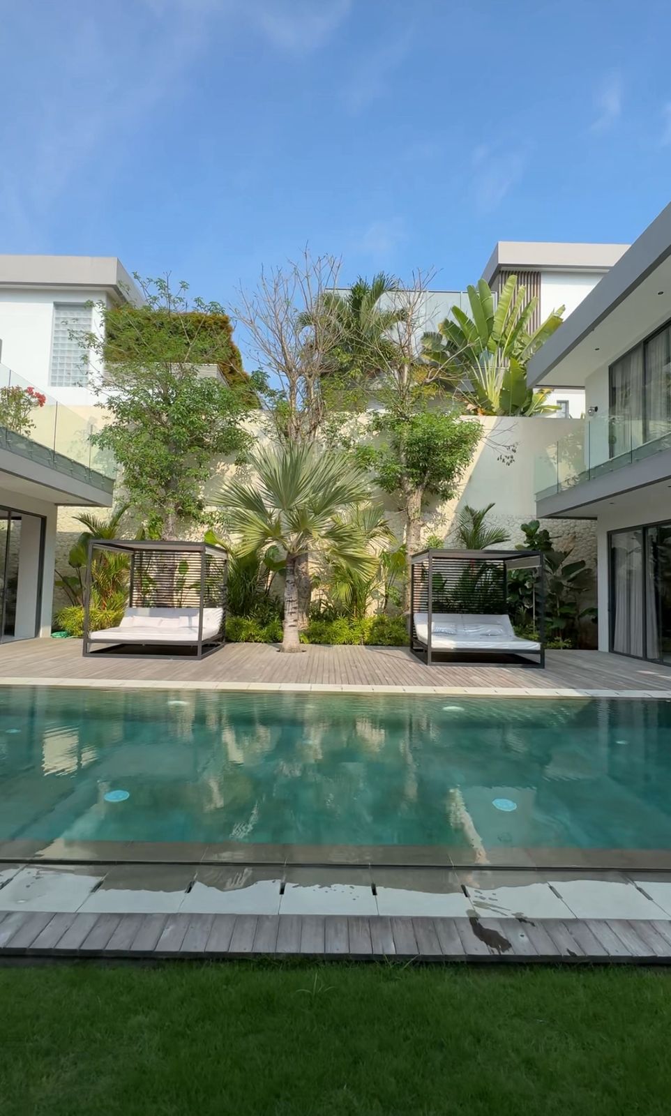 VILLA MEWAH DENGAN HIGH END FURNITURE DI UNGASAN